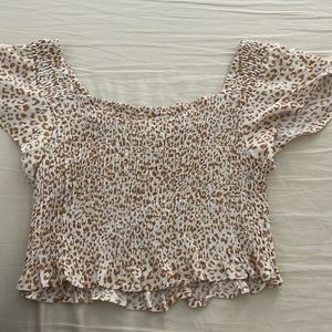 Leopard scrunch top